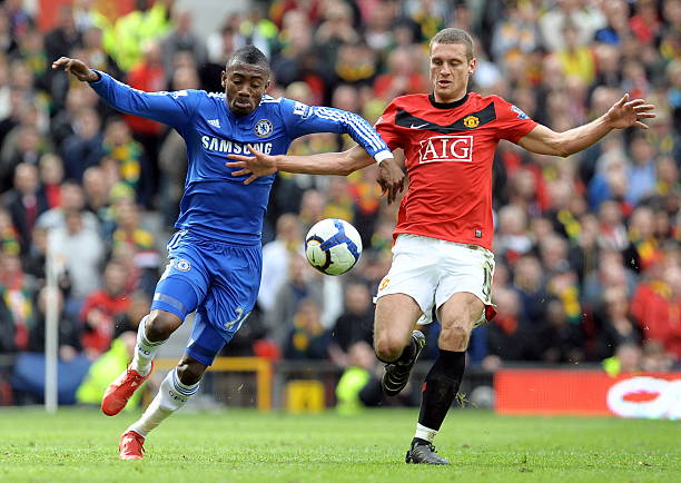 还在贴贴，曼联和热刺在欧联决赛前仍分列英超第16和第17.