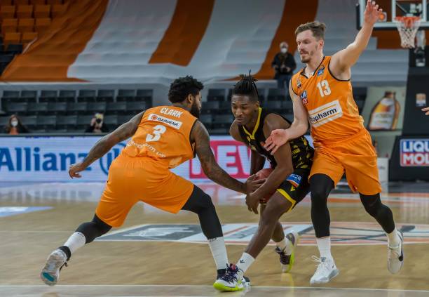 一时间在社 一时间在社